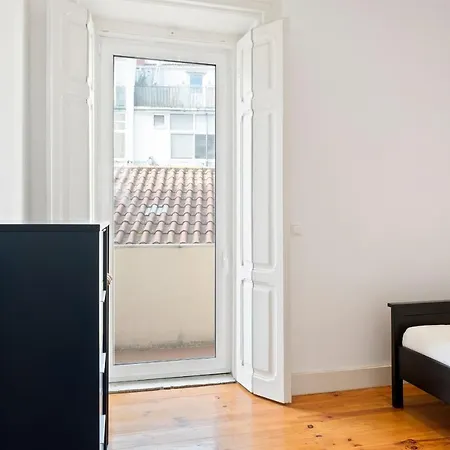 Lovely 2bed Apt, W/decorated Int Near Arroios Lejlighed *