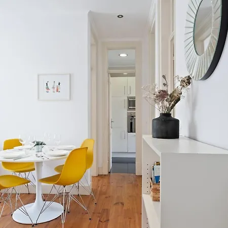 아파트 Lovely 2bed Apt, W/decorated Int Near Arroios