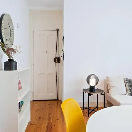 아파트 Lovely 2bed Apt, W/decorated Int Near Arroios