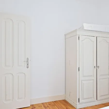 아파트 Lovely 2bed Apt, W/decorated Int Near Arroios