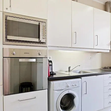 Lovely 2bed Apt, W/decorated Int Near Arroios Apartament