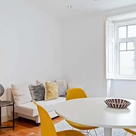 Lovely 2bed Apt, W/decorated Int Near Arroios Lizbona